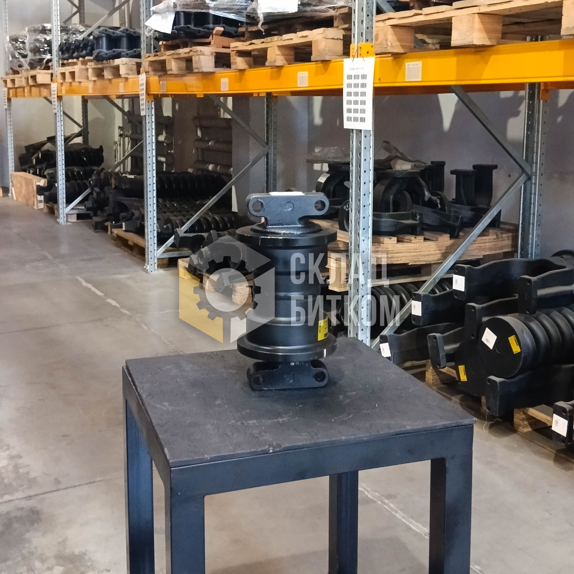 20Y-30-00011 Каток опорный Komatsu PC200-7