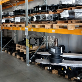 81E6-17030 Каток поддерживающий Hyundai R140LC-7