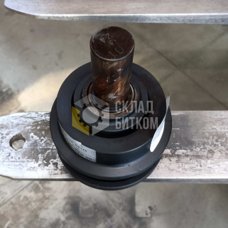 81E6-17030 Каток поддерживающий Hyundai R140LC-7